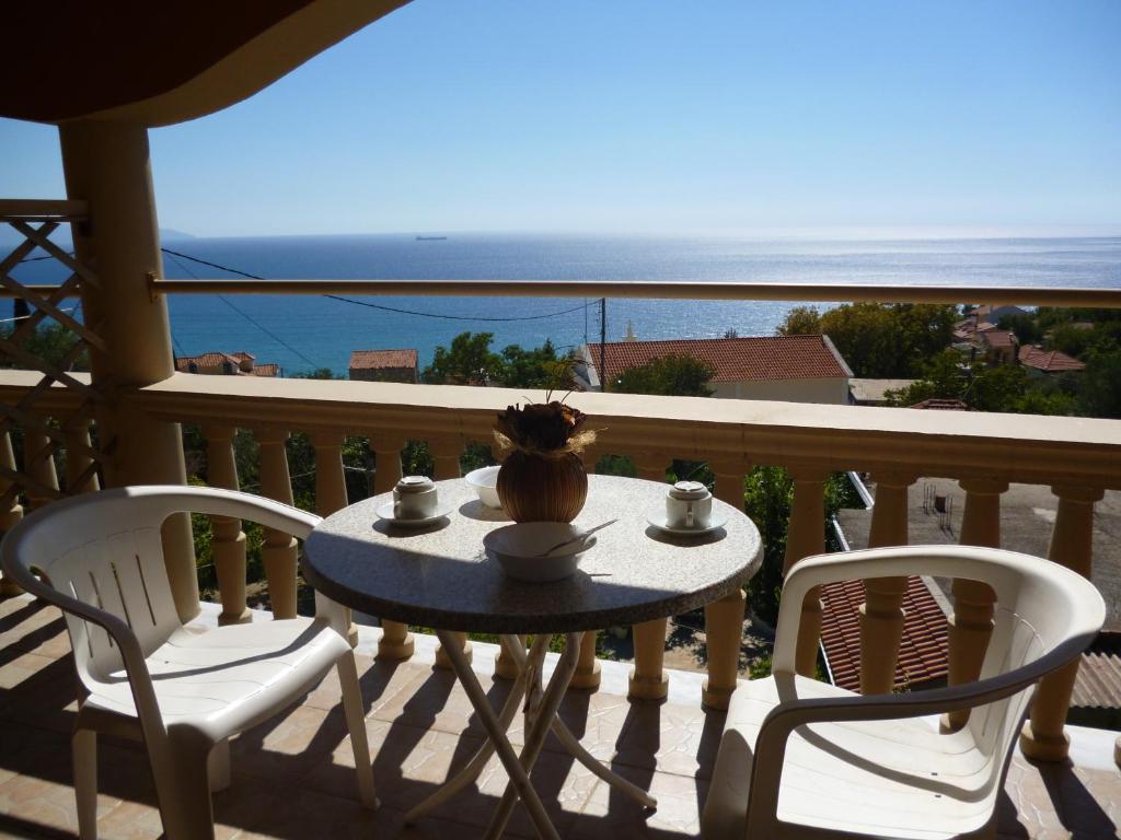 Marinos Studios At Lourdata Village Room photo